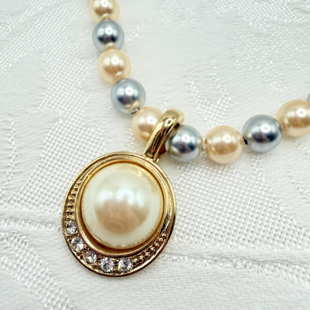 Vintage Champagne and Gray Faux Pearl 16" Halo Pendant Necklace & Safety Clasp‎